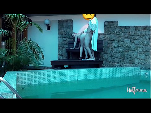 ❤️ Bulla ancillam ad piscinam invitat, sed fervido resistere non potuit Fucking at la.xxxtophd.ru